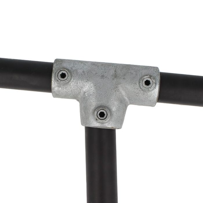 Doughty Pipeclamp Angled Two Socket Tee 4-10 Degree - Industrial steel pipe connector with three-way joints. - imagen 2