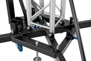 Detail of the integrated manual winch on the Kuzar K-10 truss tower lift base - imagen 6