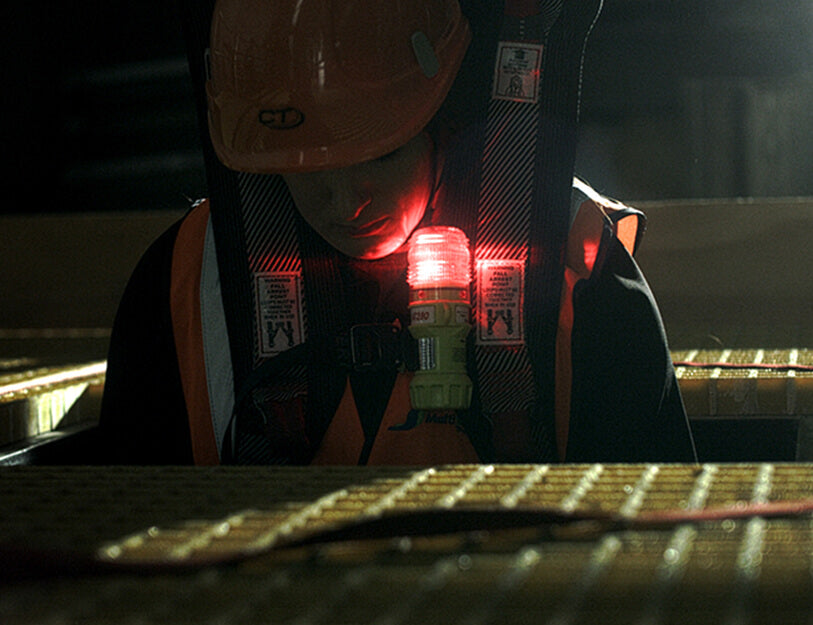Eflare UB280 Series LED Safety Beacon glowing red in a low light emergency response scene - imagen 5