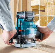Makita - Makita RP001GZ02 XGT® 40Vmax BL 1/2in Router 40V Bare Unit - Cordless router tool with 40V battery in action. - imagen 2