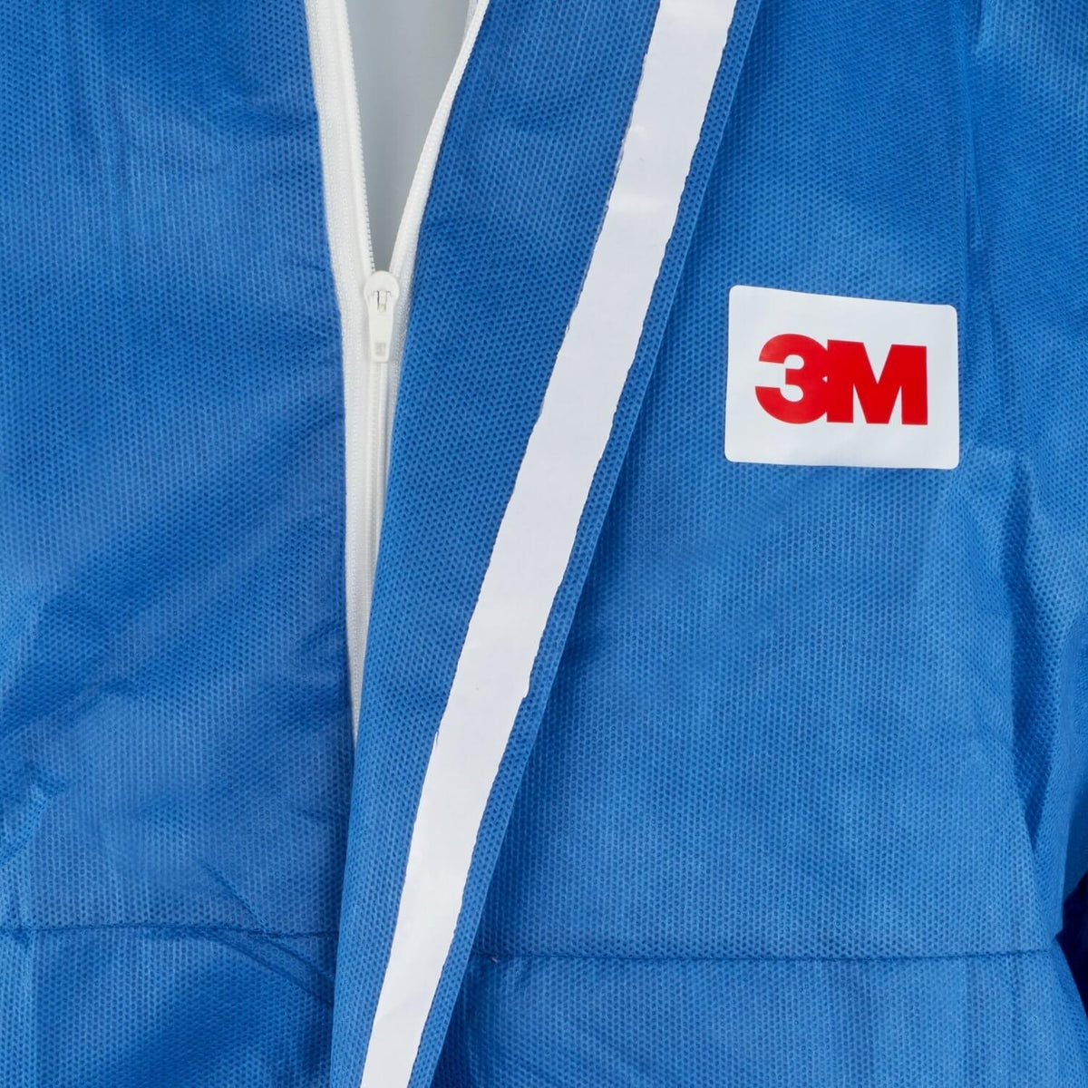 3M Coverall 4530 (Type5/6) - Disposable – 3M Coverall 4530 features fabric flame spread resistance to allow the garment to be worn over an Index 2/3 FR garment. – Now available at MTN Shop UK. - imagen 5