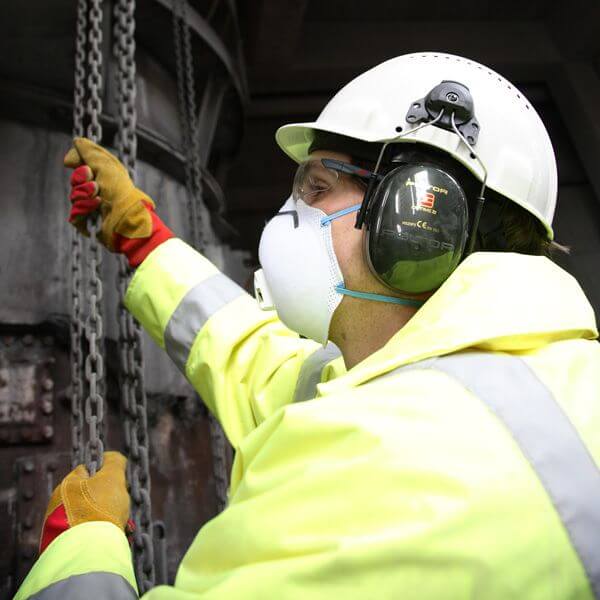 3M Peltor Optime II Earmuffs – The 3M Peltor Optime II is ideal for professionals working in environments typically associated with substantial industrial noise or construction machinery – Now available at MTN Shop UK. - imagen 3