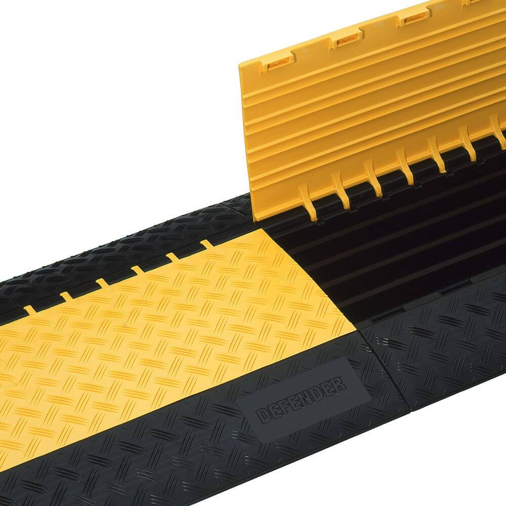 Adam Hall Defender 3 Cable Protector Ramp - 3 Channels – Cable Protector Ramp with 3 channels, featuring a 73 mm profile, 45° curve and end ramps with detachable dovetail connectors – Now available at MTN Shop UK. - imagen 4