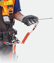 Stronghold Coiled Tether Cord with Carabiners (In Action) - imagen 2