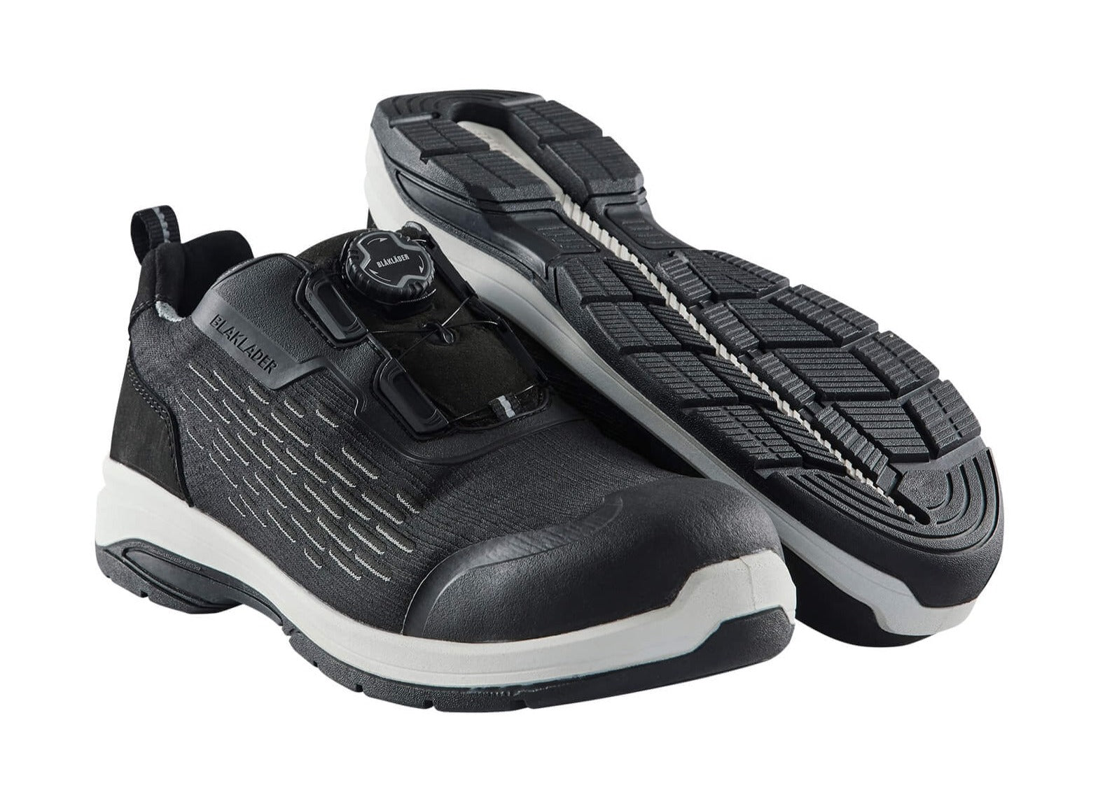 Composite toe outlet safety trainers