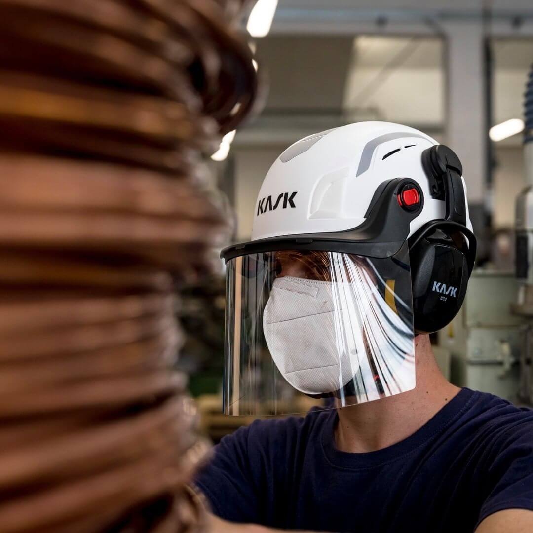 KASK Helmet Earmuffs [3 Levels] – Certified for use with KASK Safety Helmets, the KASK Safety Ear Muffs include 3 different levels of ear protection. With safety standards CE EN 352, ANSI S3.19 and CSA, these ear muffs are suitable for a broad array of tasks across multiple industries. Learn more here about each protection level. – Now available at MTN Shop UK. - imagen 7