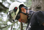 KASK Visor for Zenith Helmets (ZEN) – The Zen Visor is the ideal accessory to pair with KASK’s Zenith Helmet. With features such as anti-fog and scratch resistant treatment, the Zen Visor provides unmatched visibility. Learn more here about the distinct qualities of the Zen Visor. – Now available at MTN Shop UK. - imagen 5