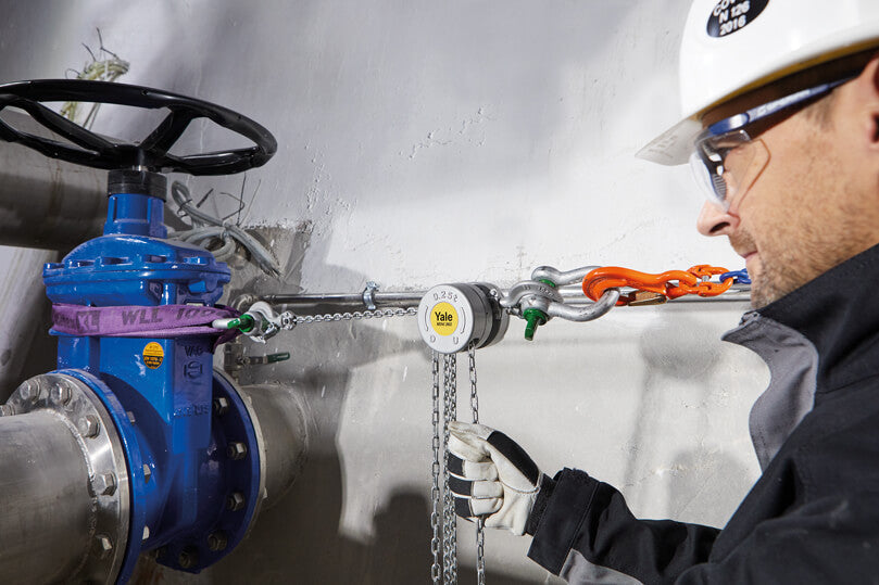 Yale MINI 360 Hand chain hoist – The smallest of the Yale hand chain hoists has a compact design and a hand chain wheel cover that allows a rotation of 360°. – Now available at MTN Shop UK. - imagen 7